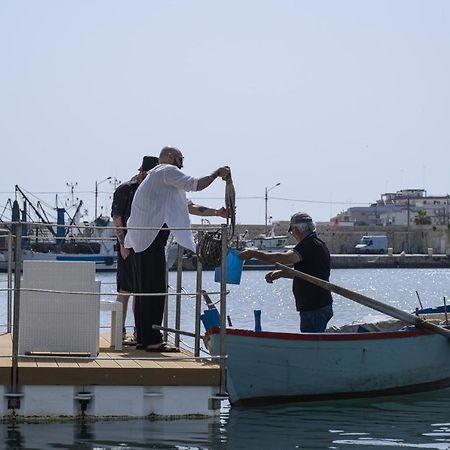Hotel Houseboat Floatart Experience Bisceglie Esterno foto