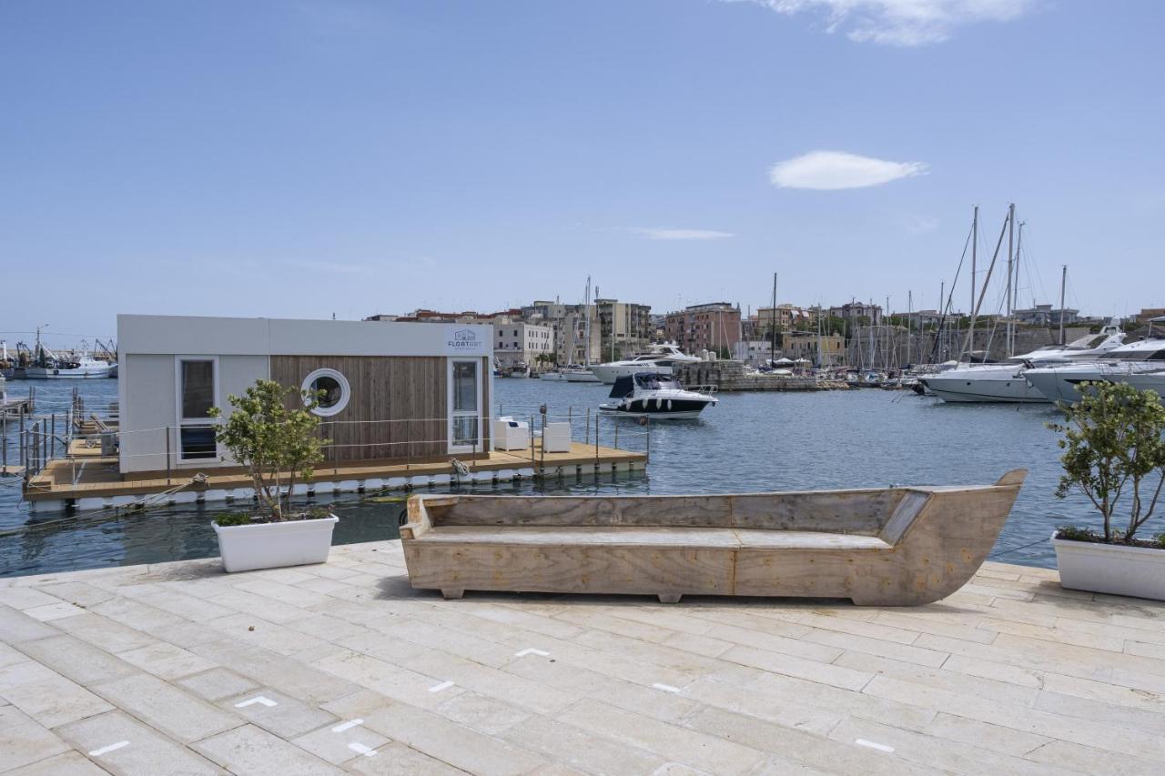 Hotel Houseboat Floatart Experience Bisceglie Esterno foto